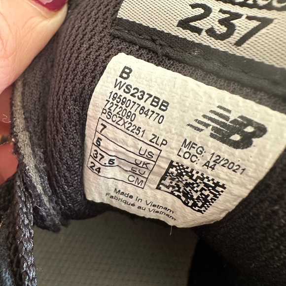 New Balance Black and Beige Casual Sneakers - Picture 6 of 6